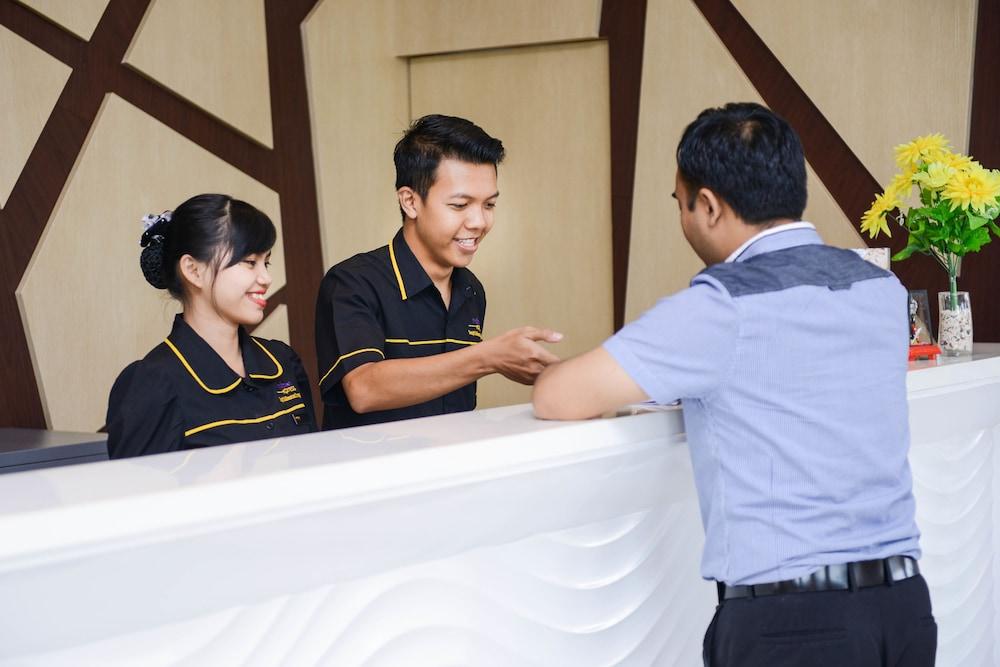 Midtown Xpress Sampit - Kalimantan Tengah Zewnętrze zdjęcie